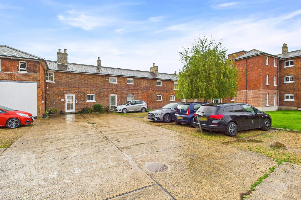 Additional image 15 of 2 bed flat for saleHillcrest Court, Ipswich Road, Pulham Market, Diss IP21