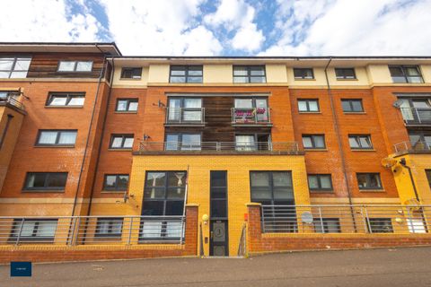 Flat 2/2 3 Lymburn Street, Glasgow G3