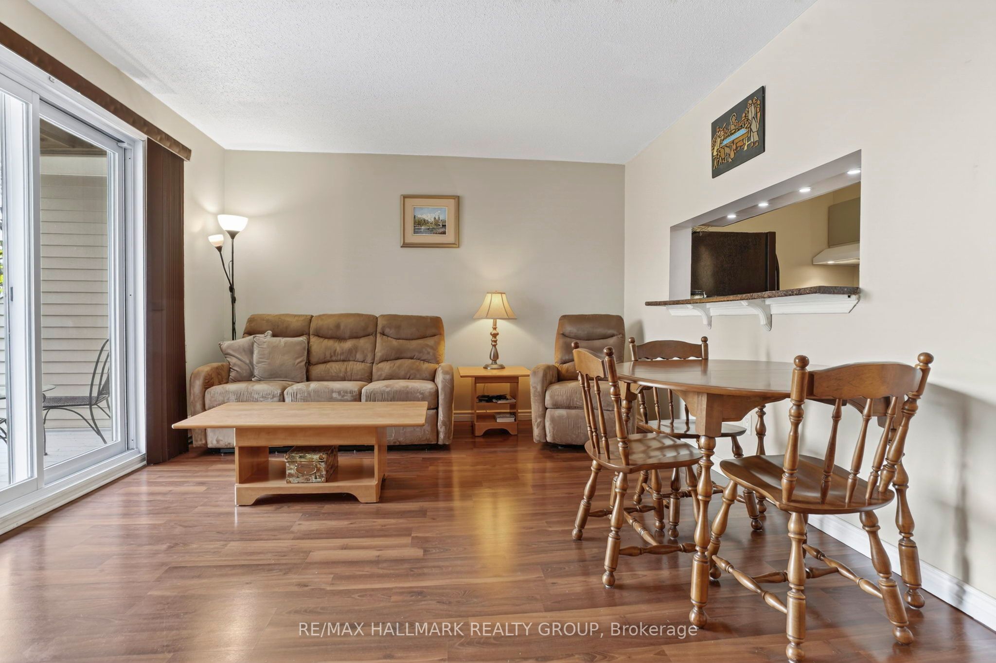 Additional image 4 of 214-270 Brittany Drive, Ottawa, ON, K1K 4M3