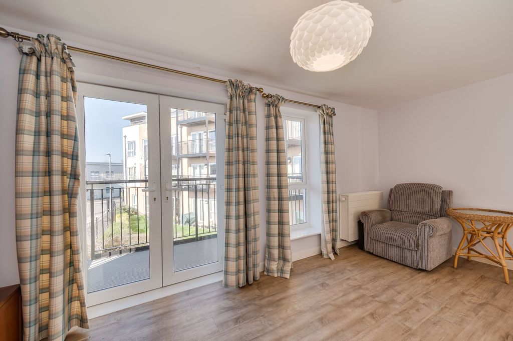 2 bed flat for saleDyche Road, White Willows S8 photo 4