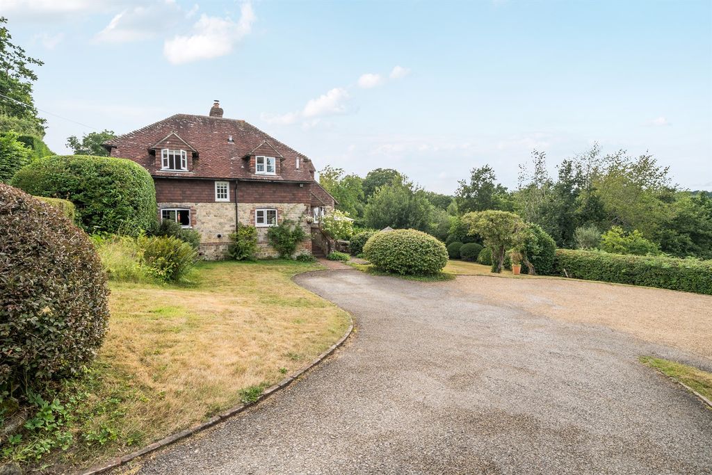 3 bed detached house to rentRopemakers, River, Petworth, West Sussex GU28