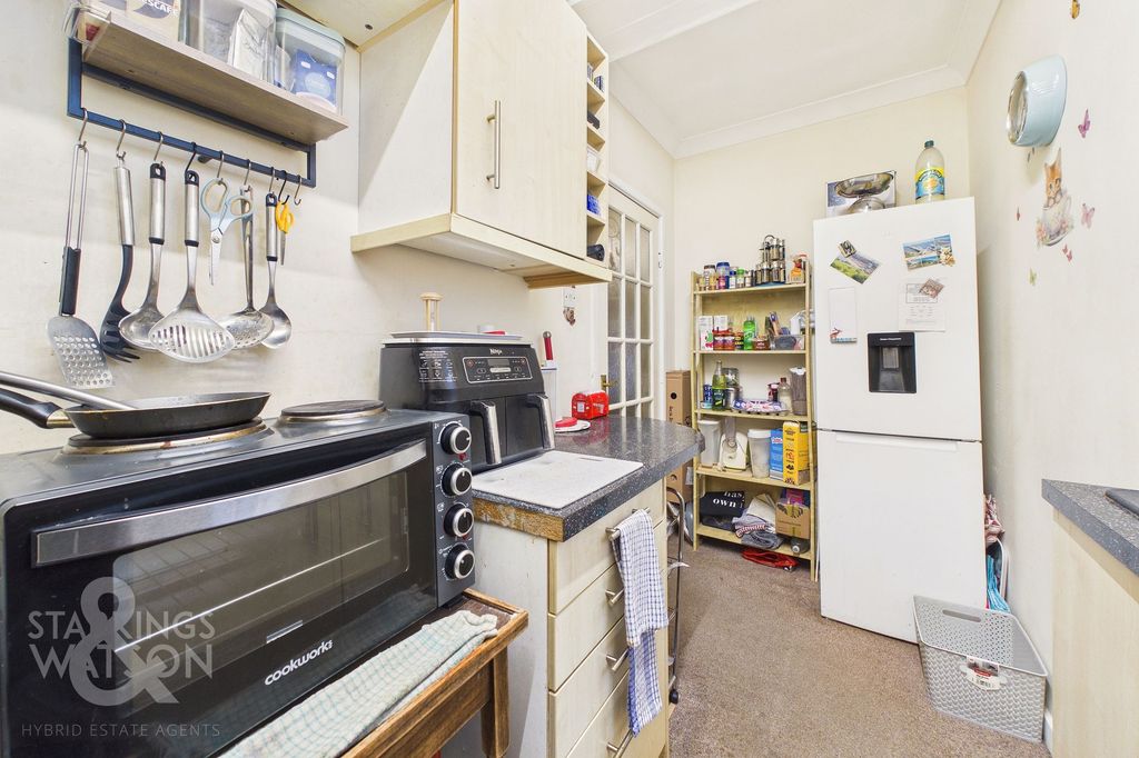 Additional image 3 of 2 bed flat for saleIpswich Road, Pulham Market, Diss IP21