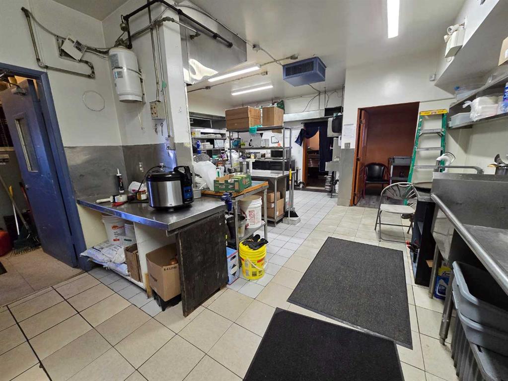 Additional image 4 of 6712 50 Avenue, Red Deer, AB, T2N4E1