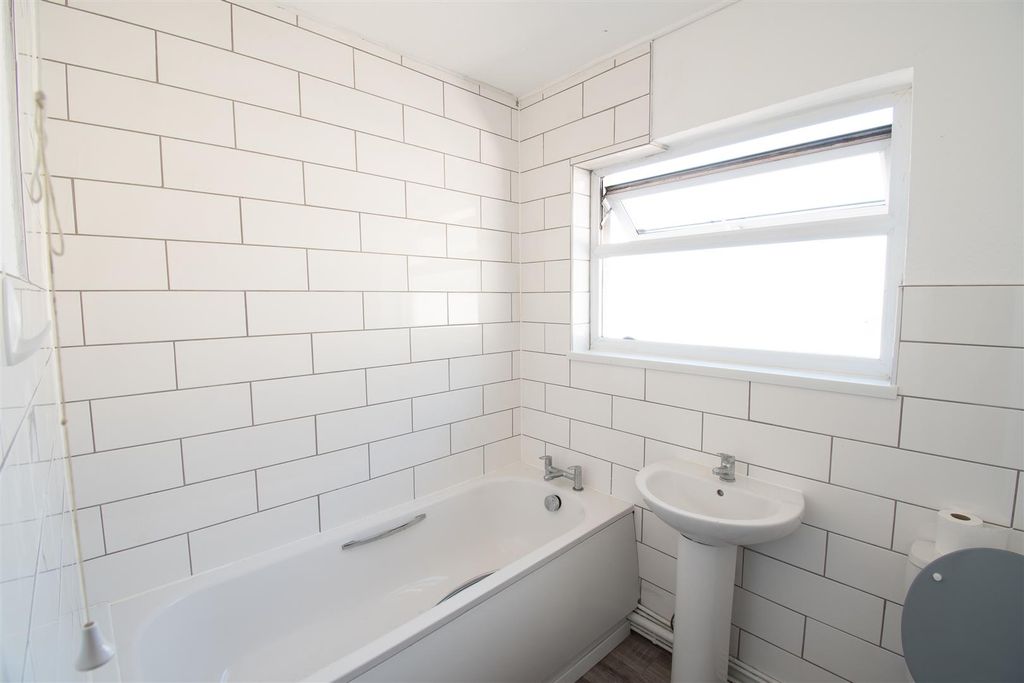 Additional image 8 of 2 bed flat to rentNewland Street, Barry CF62