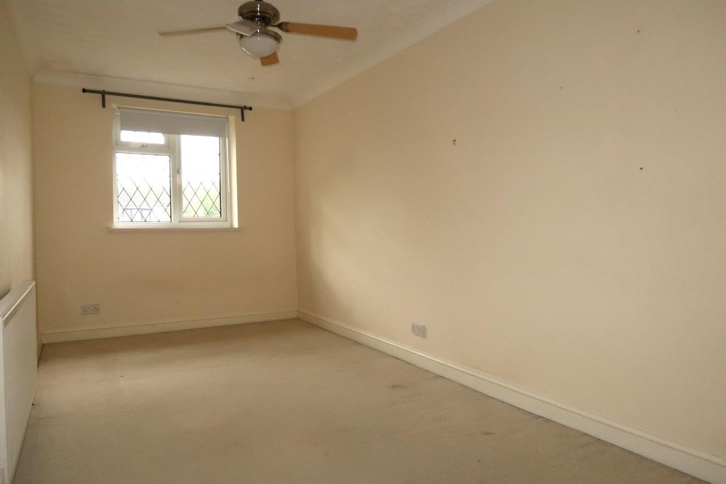 Additional image 10 of 4 bed property to rentSpencer Drive, Llandough, Penarth CF64