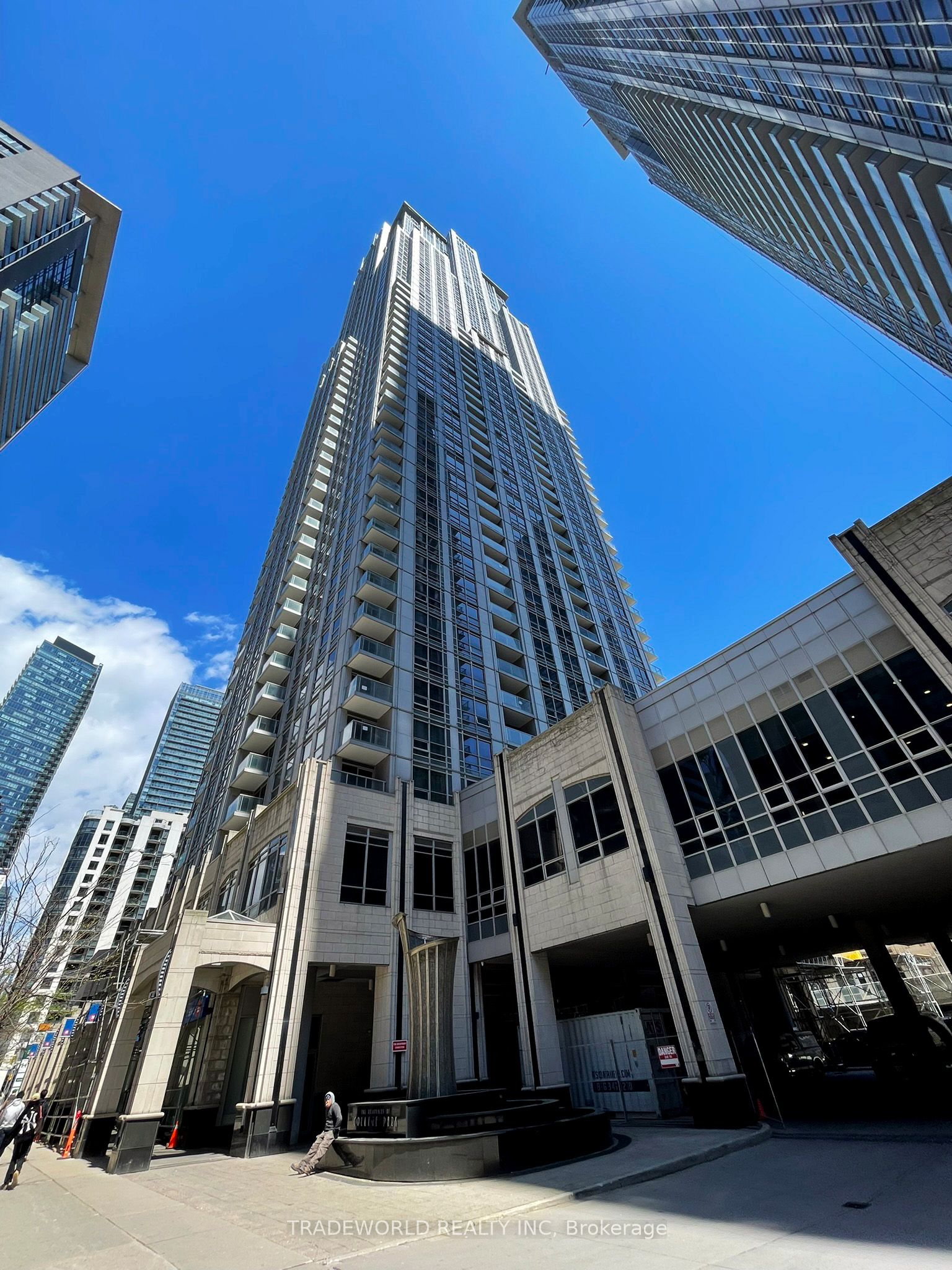 909-763 Bay Street, Toronto, ON, M5G 2R3