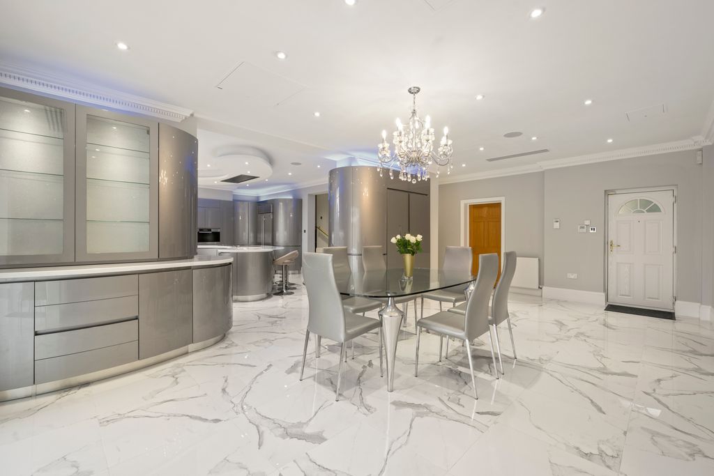 Additional image 8 of 9 bed property for saleHadley, Hadley, Barnet EN5