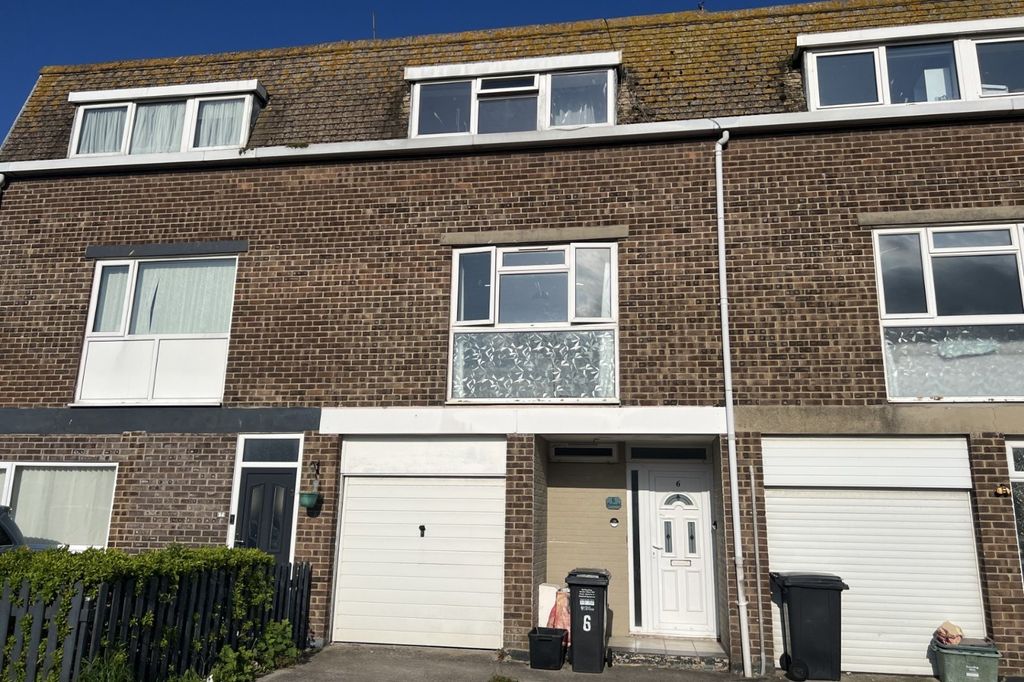 4 bed terraced house to rentBrompton Road, Weston-Super-Mare, Avon BS24