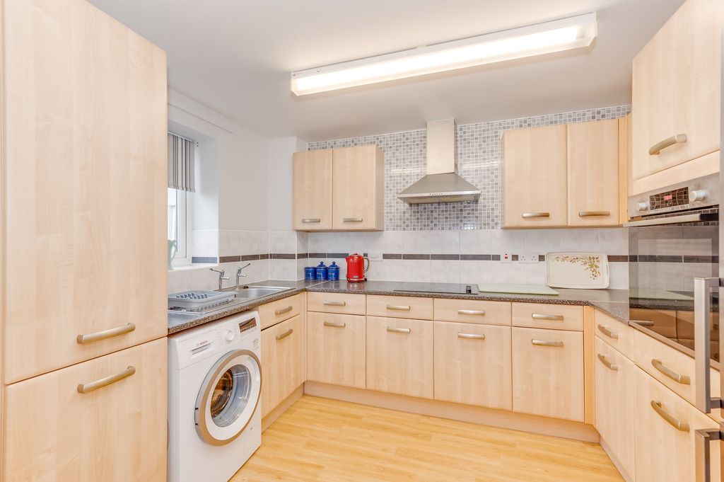 2 bed flat for saleDyche Road, White Willows S8 photo 2