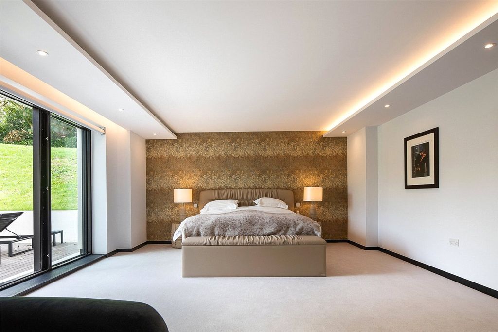 Additional image 9 of 5 bed detached house to rentHitcham Lane, Taplow, Maidenhead, Buckinghamshire SL6