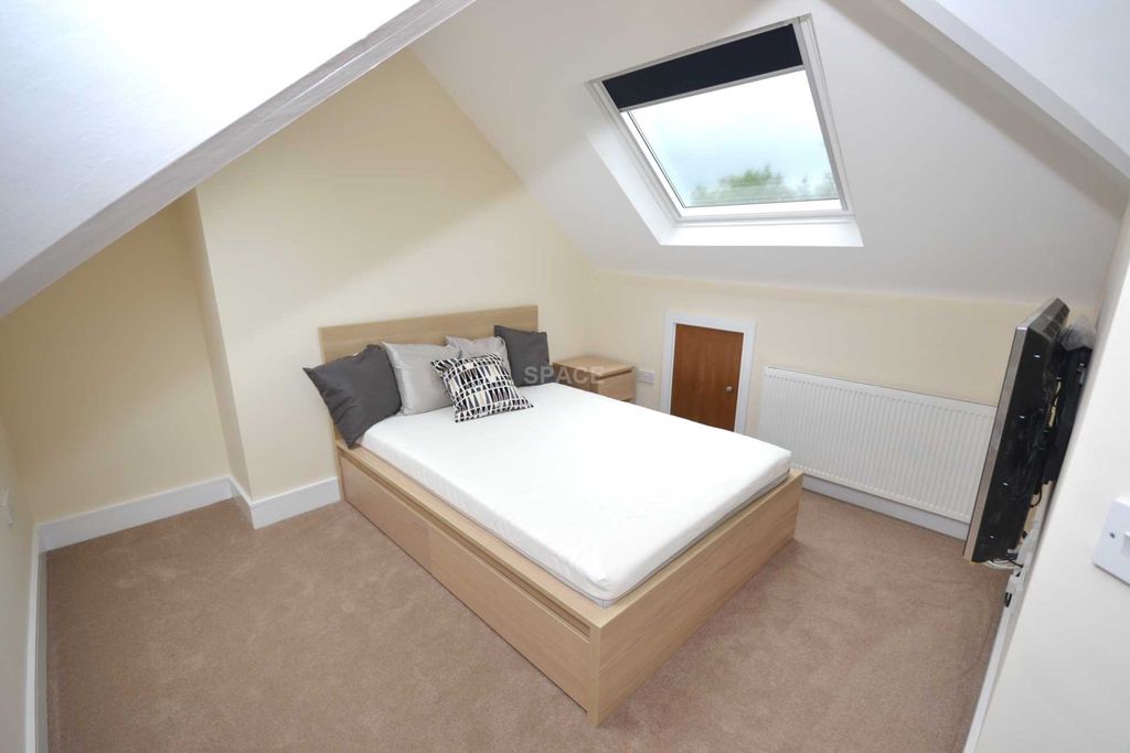 Room to rentChurch Road, Reading, Berkshire, - Room 8 RG6