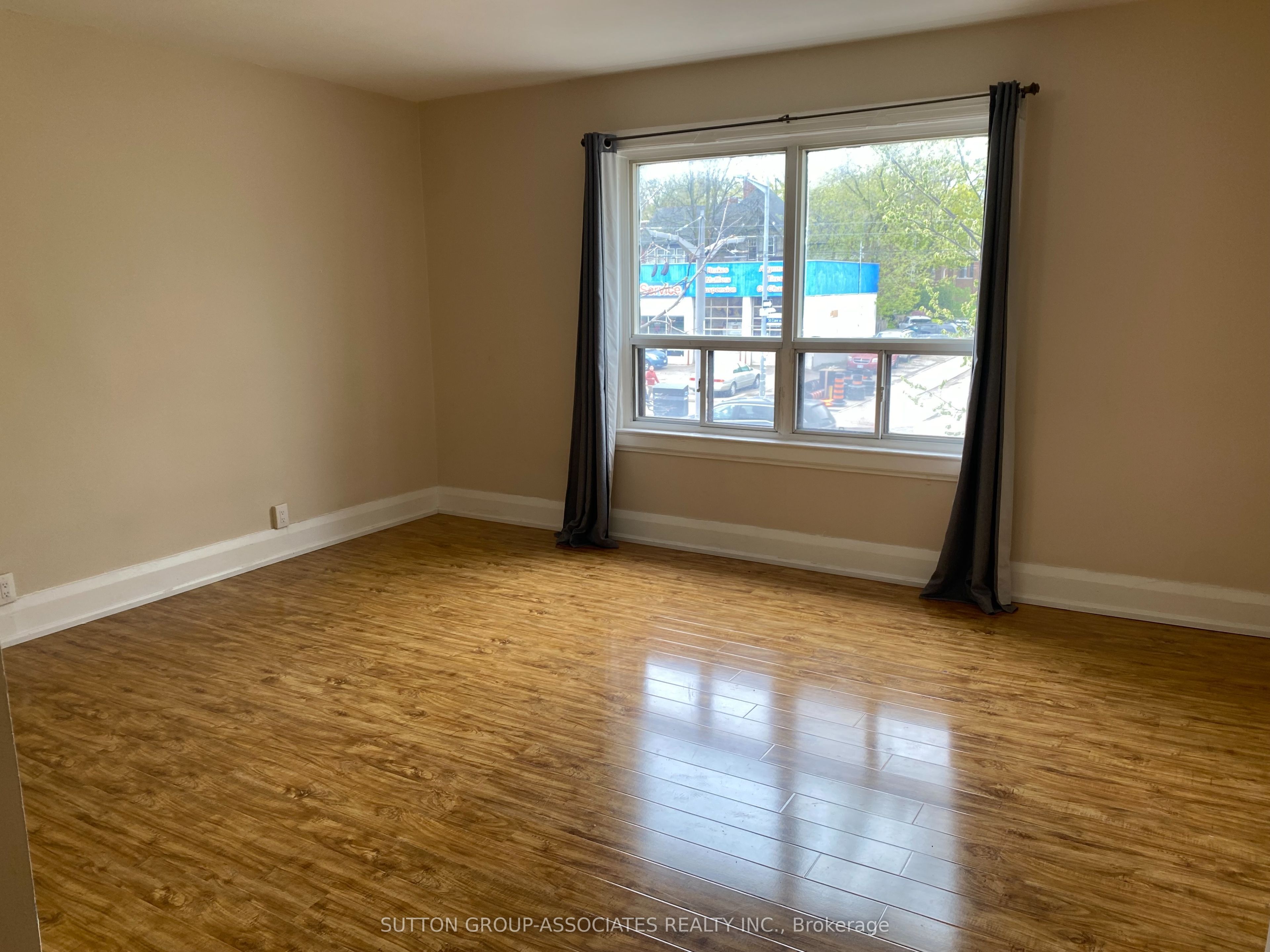 Additional image 2 of 651 St Clair Avenue W, Toronto, ON, M6C 1A7