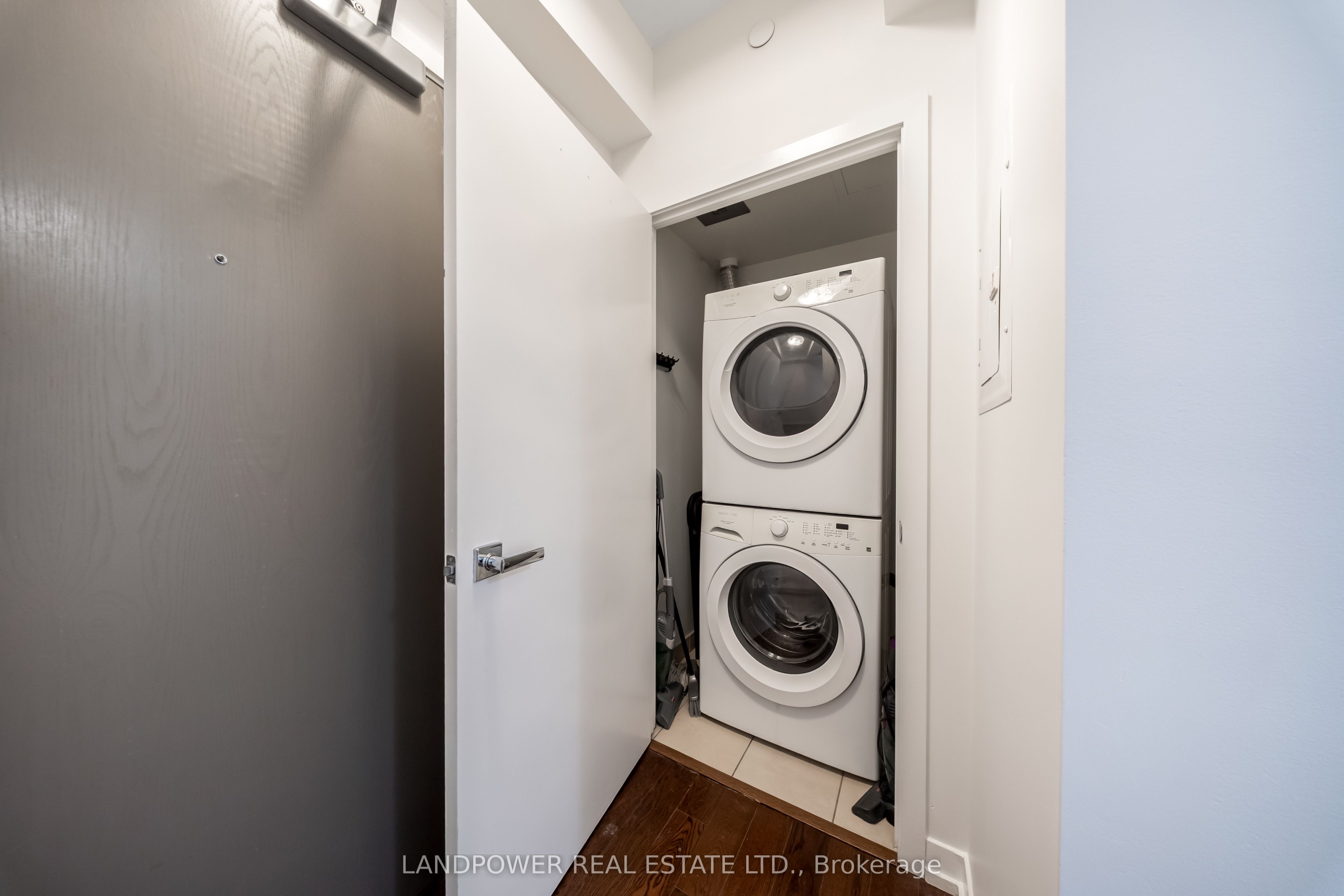 2811-21 Widmer Street, Toronto, ON, M5V 2E8 photo 4