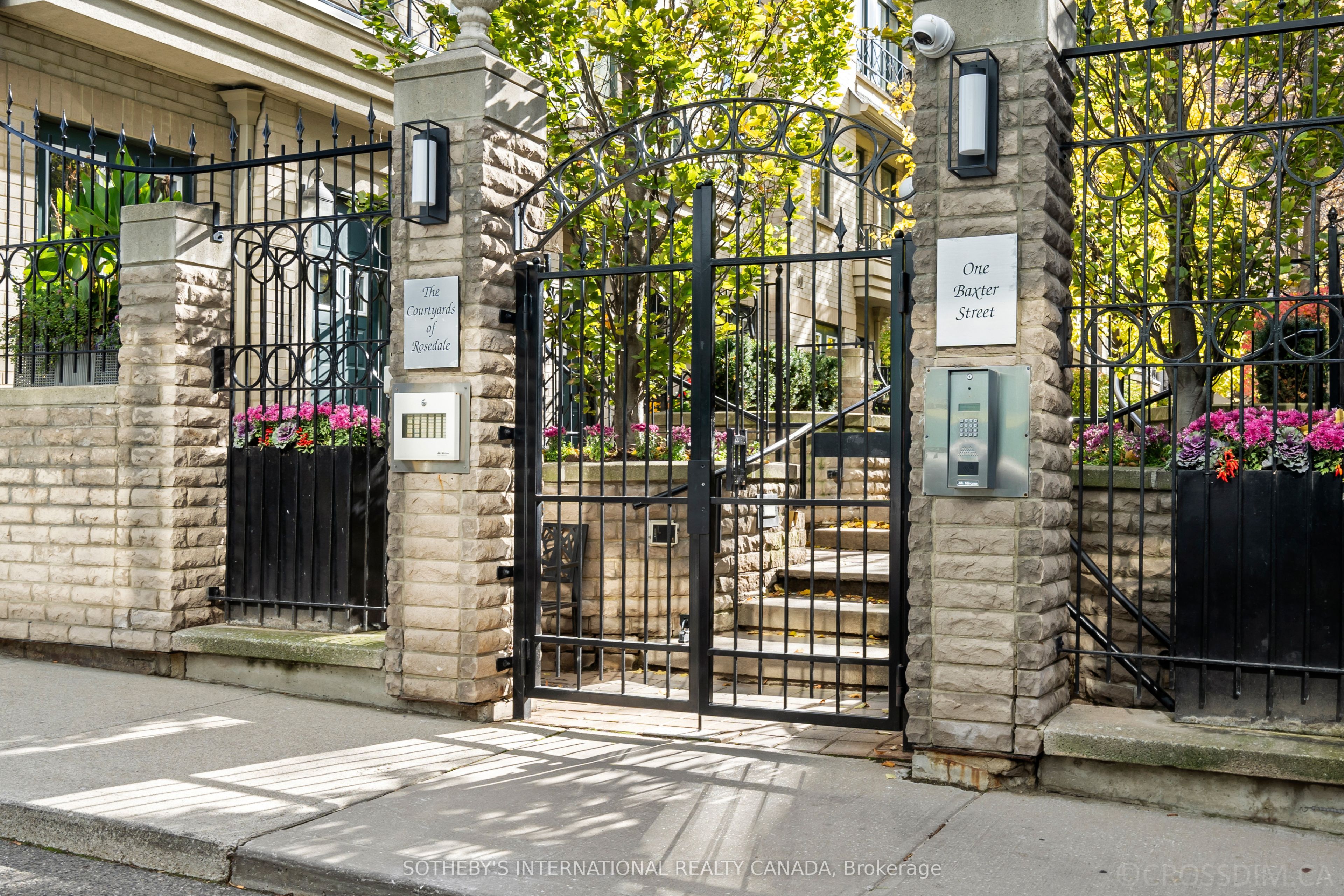 2-1 Baxter Street, Toronto, ON, M4W 3W1 photo 2