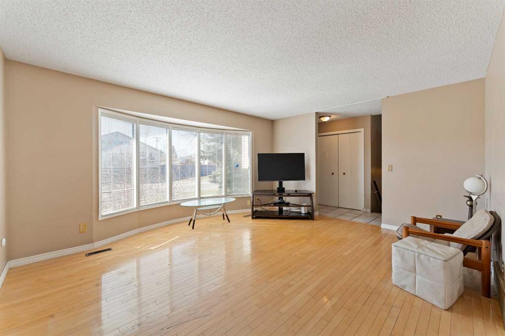 Additional image 5 of 7003 Temple Drive NE, Calgary, AB, T1Y 4Z4