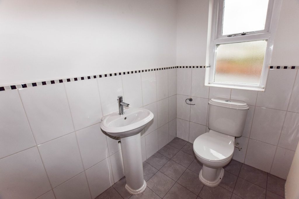 Additional image 9 of 2 bed flat to rentLilybrook Drive, Knutsford, Cheshire WA16