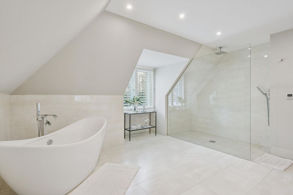Additional image 14 of 6 bed detached house to rentFairbourne, Cobham, Surrey KT11