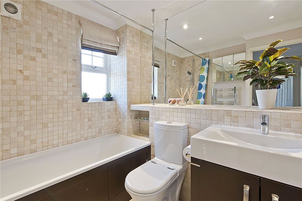 Additional image 12 of 4 bed detached house to rentSaint Andrews Gardens, Cobham, Surrey KT11