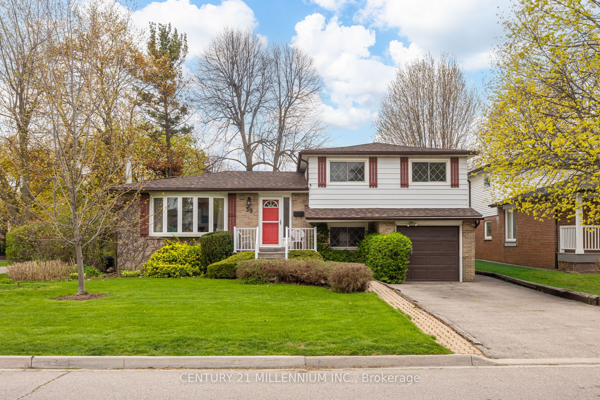 39 Greystone Crescent, Brampton, ON, L6Y 2B2 photo 3