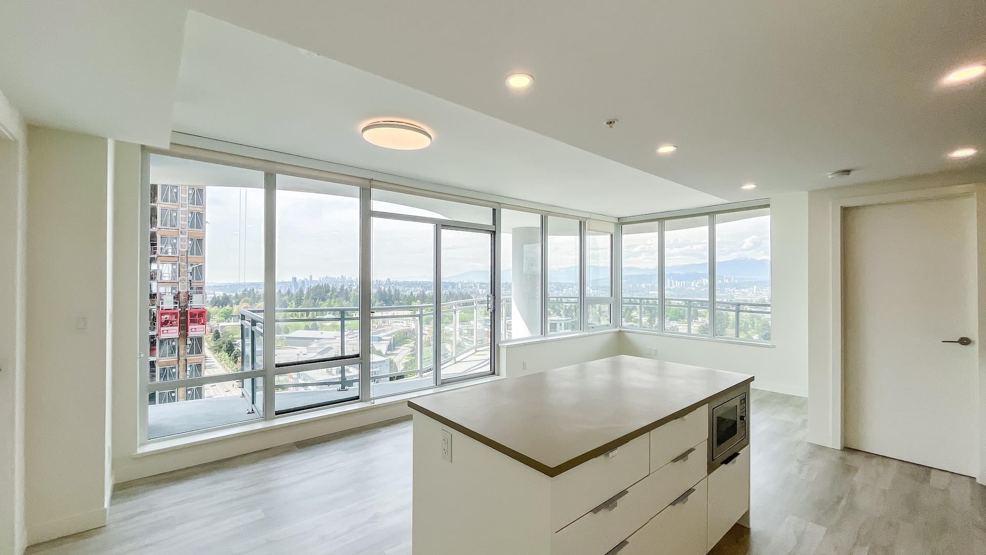 2001-13318 104 Avenue, Surrey, BC, V3T 0R2