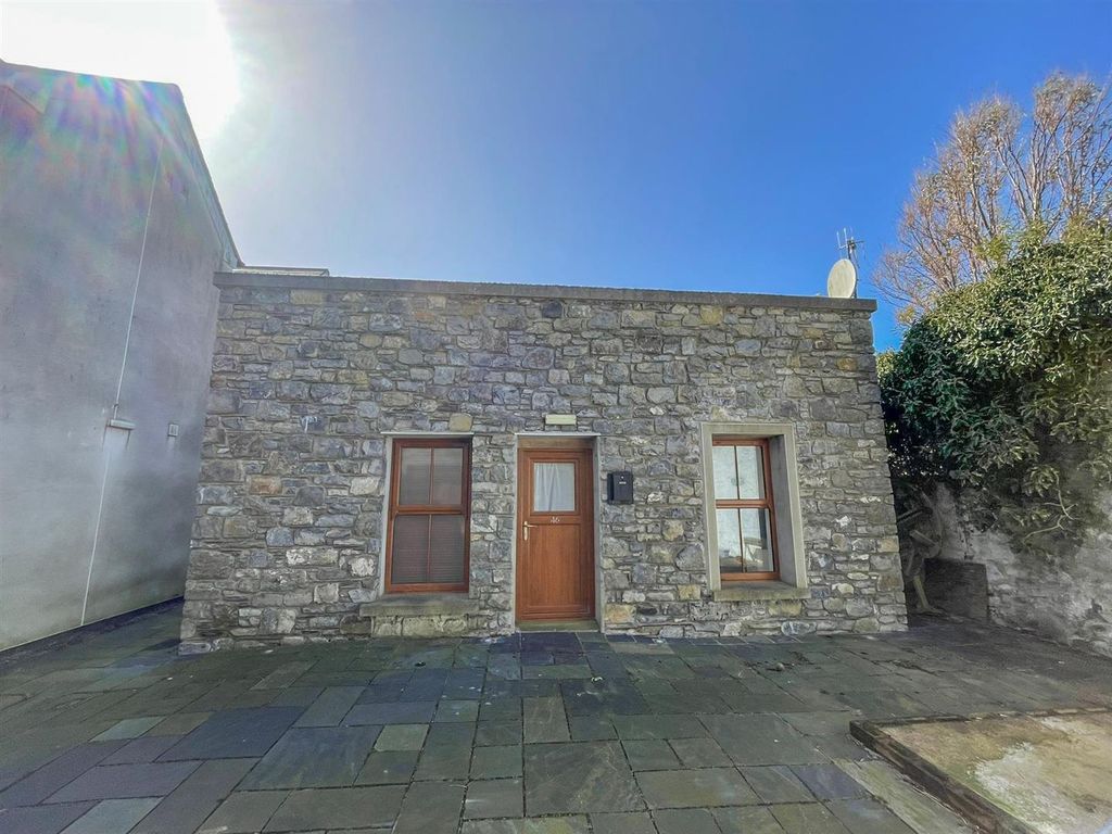 Studio to rent46 The Courtyard, Malew Street, Castletown, Isle Of Man IM9