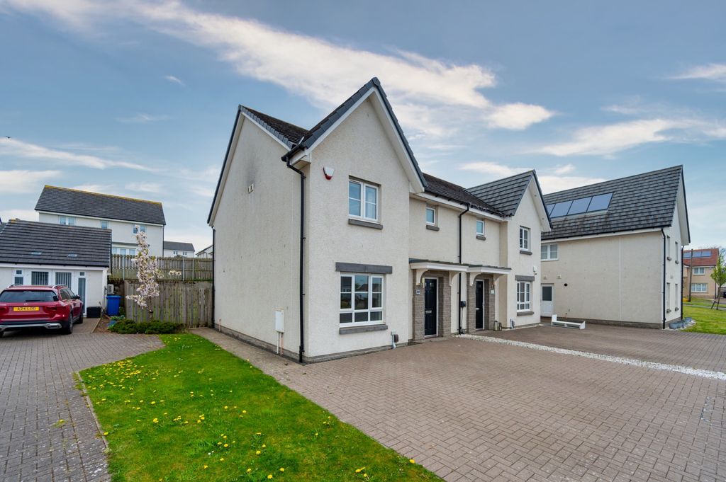 3 bed semi-detached house to rentCorsehill Crescent, Hamilton, South Lanarkshire ML3