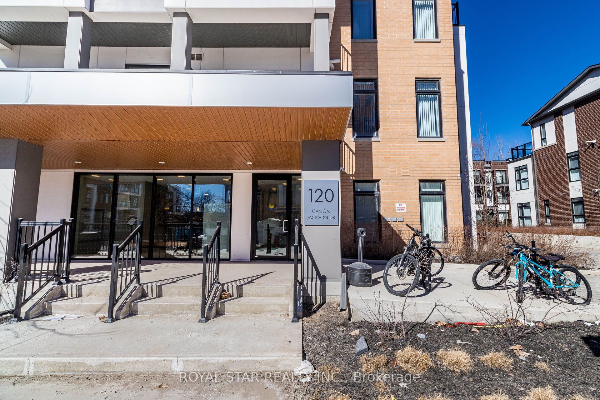 Additional image 5 of 401-120 Canon Jackson Drive, Toronto, ON, M6M 0E1