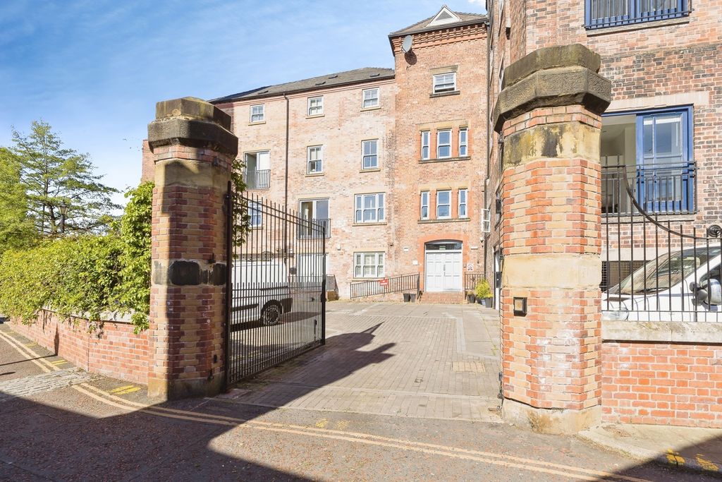 1 bed flat for saleTuttle Street, Wrexham LL13