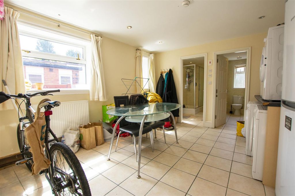 7 bed shared accommodation to rentHeeley Road, Birmingham, West Midlands B29 photo 4