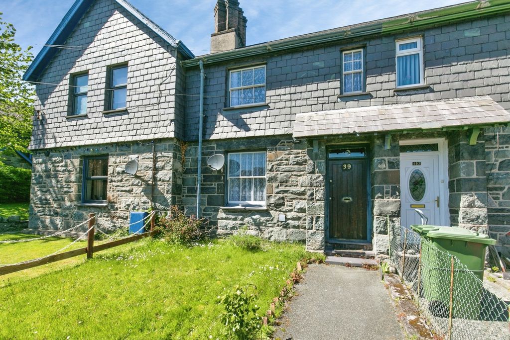 2 bed terraced house for saleTanrhiw Road, Tregarth, Bangor, Gwynedd LL57