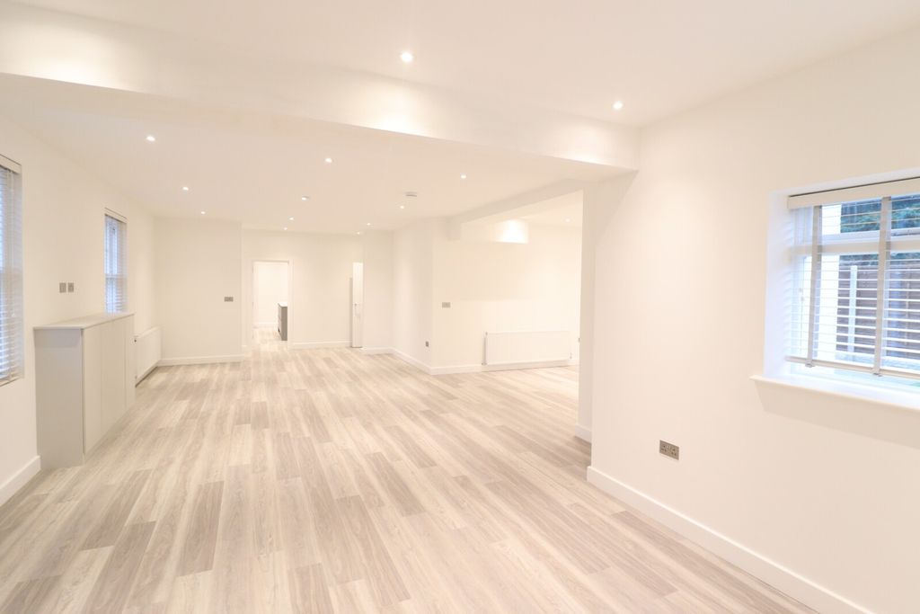 Additional image 2 of 4 bed detached house to rentAylesbury Road, Wing, Leighton Buzzard, Buckinghamshire LU7