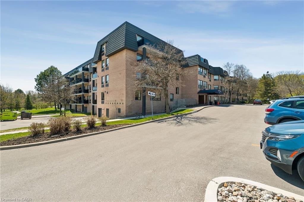 327-155 Main Street N, Newmarket, ON, L3Y 8C2