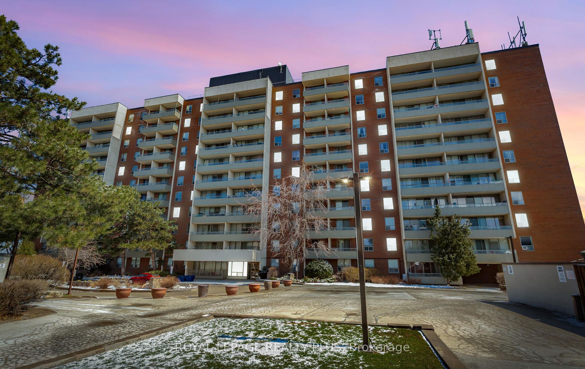 1004-1 Four Winds Drive, Toronto, ON, M3J 2T1