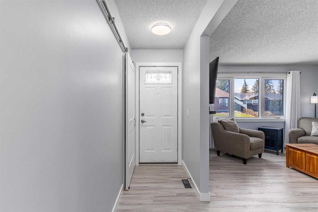 Additional image 5 of 36 Bearberry Crescent NW, Calgary, AB, T3K 1R2