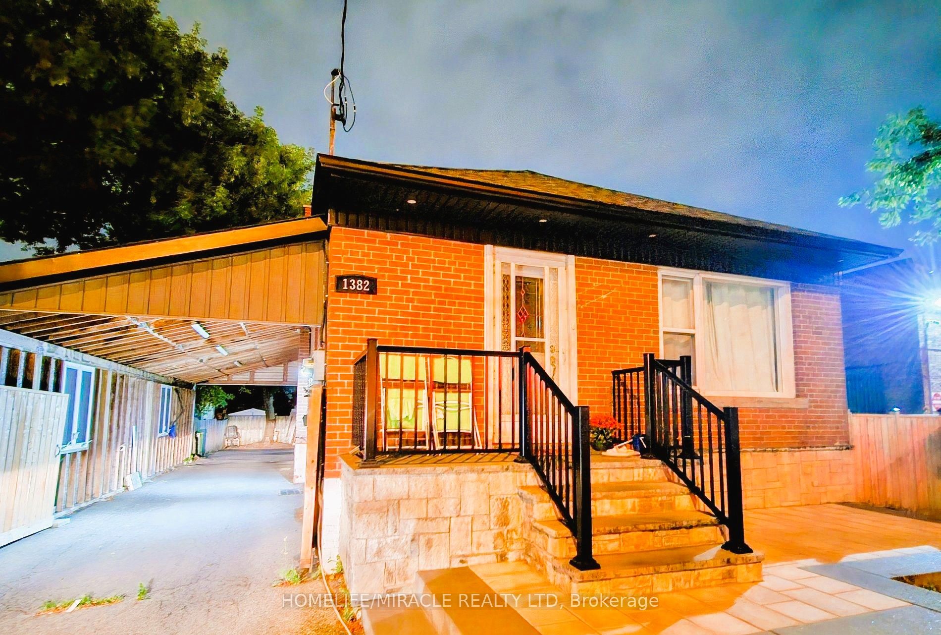 Main-1382 Warden Avenue, Toronto, ON, M1R 2S5