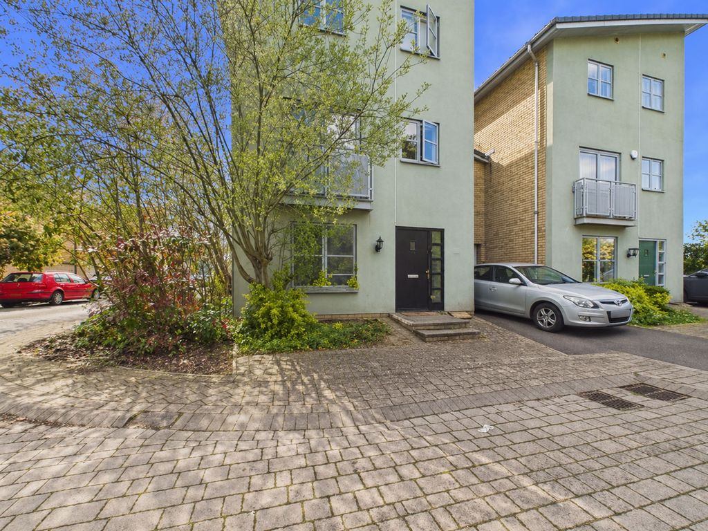 Room to rentPinewood Drive, Cheltenham GL51