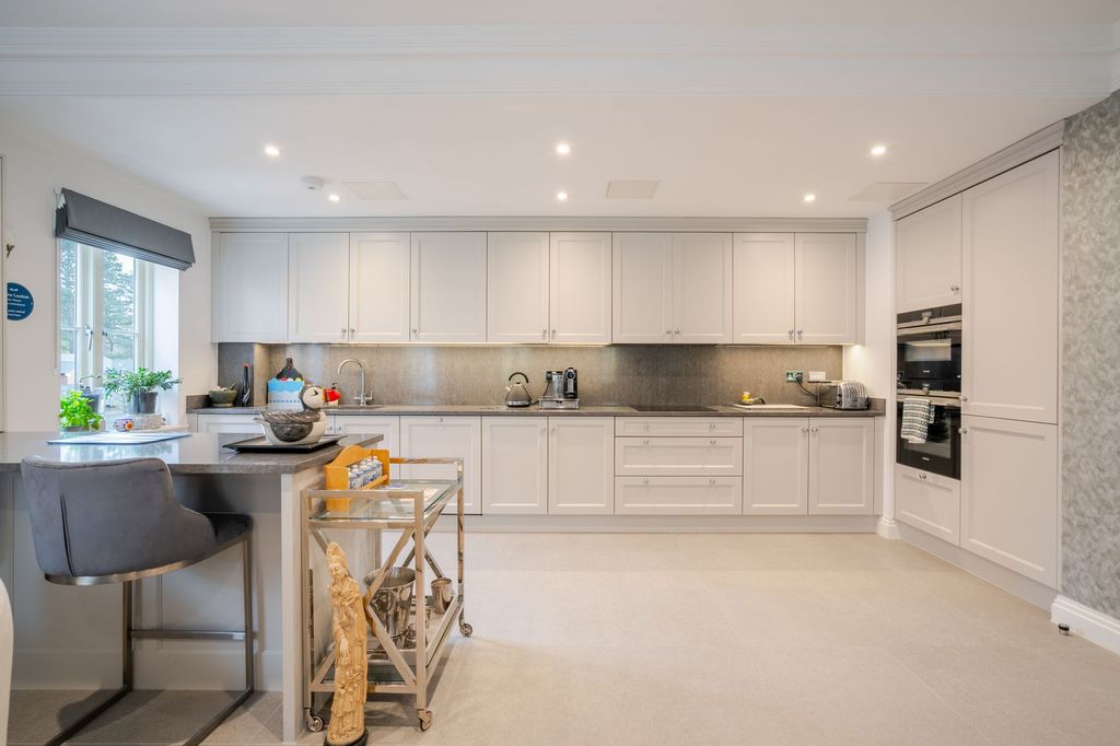 Additional image 5 of 3 bed flat for saleBoleyn Mews, Ascot SL5
