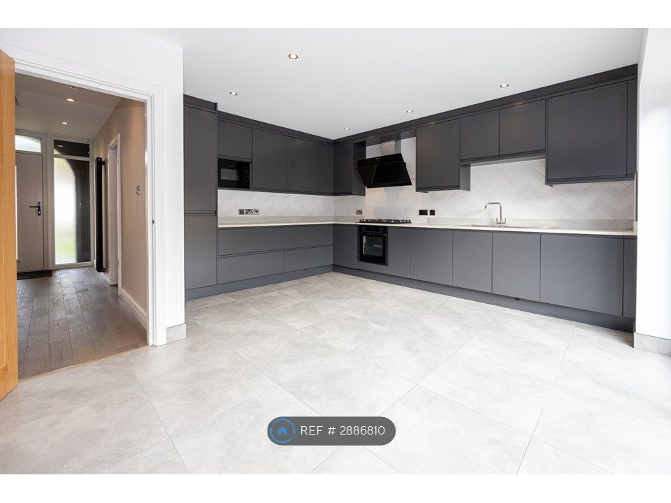 Additional image 24 of 5 bed semi-detached house to rentBeresford Crescent, Newcastle-Under-Lyme ST5