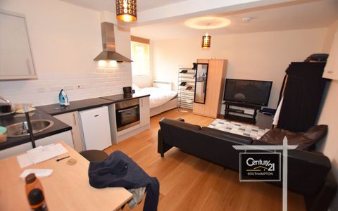 |Ref: R152390|, Portswood Road, Southampton SO17, Studio to rent