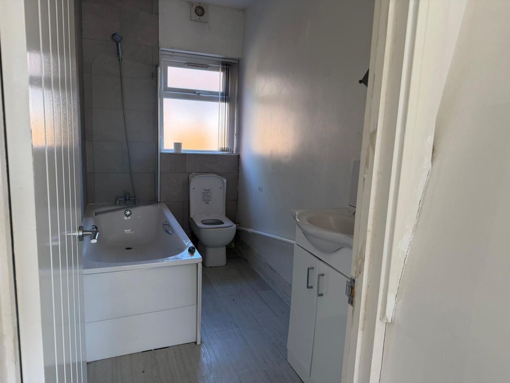 Additional image 8 of 8 bed flat to rentComberton Road, Kidderminster DY10