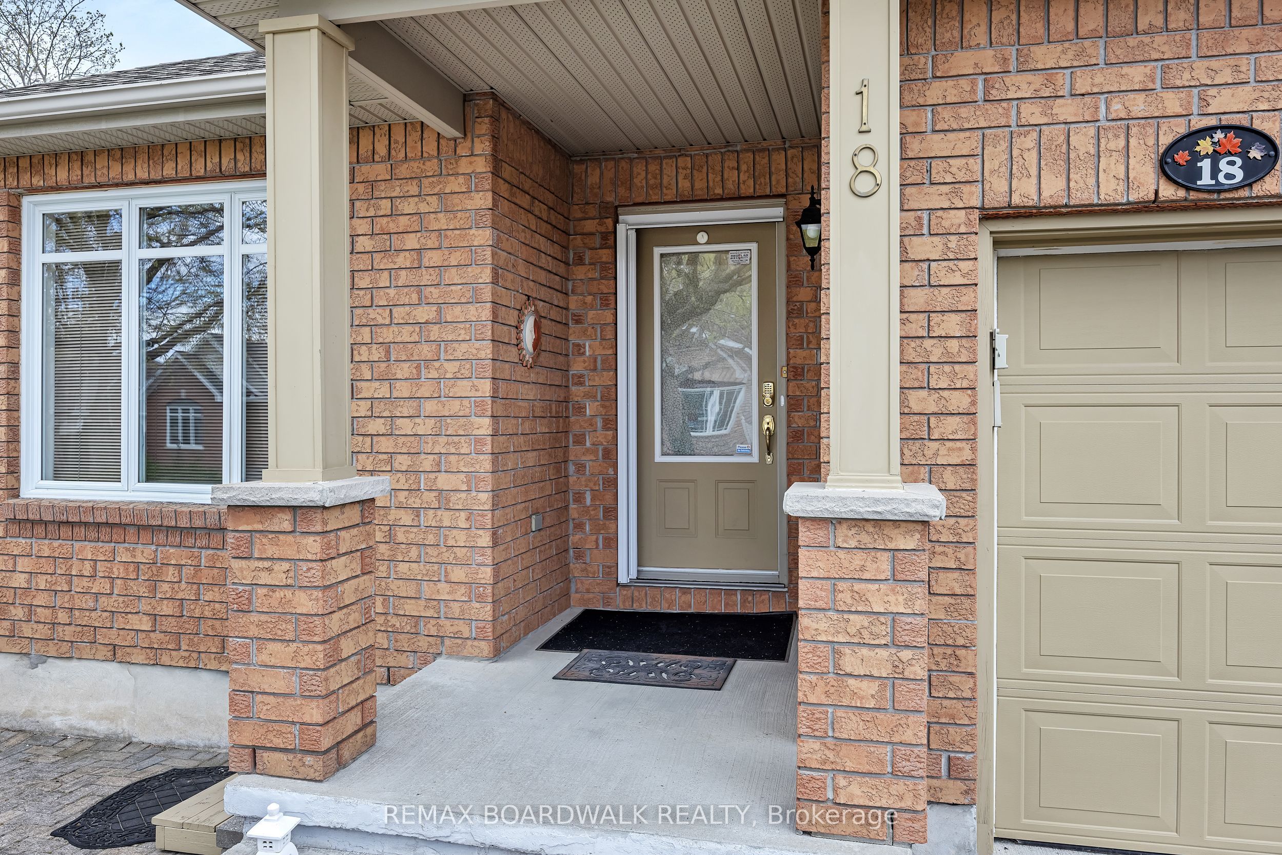 Additional image 2 of 18 Fieldcrest Avenue, Ottawa, ON, K2J 4W7