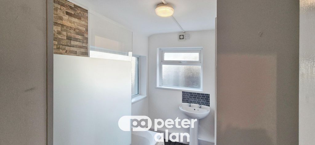 Additional image 11 of 3 bed property to rentRockingham Terrace, Neath SA11