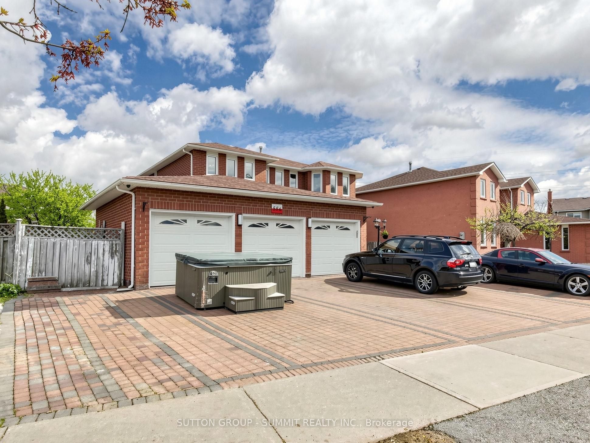 556 Ray Lawson Boulevard, Brampton, ON, L6Y 4H5 photo 2