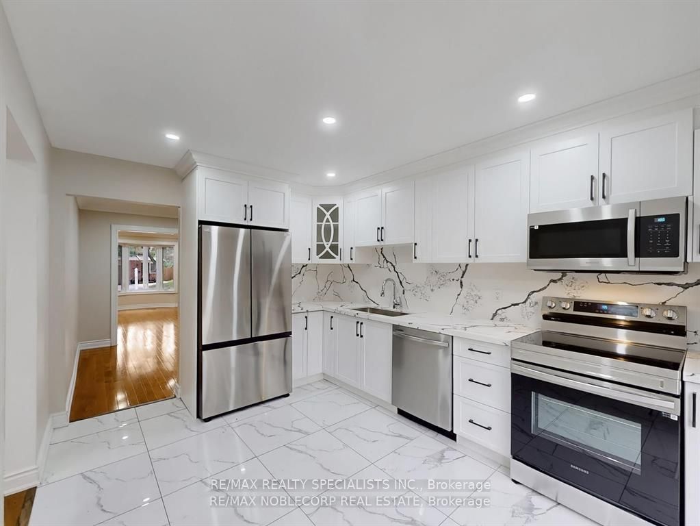 Additional image 4 of 892 Sweetwater Crescent, Mississauga, ON, L5H 4A8