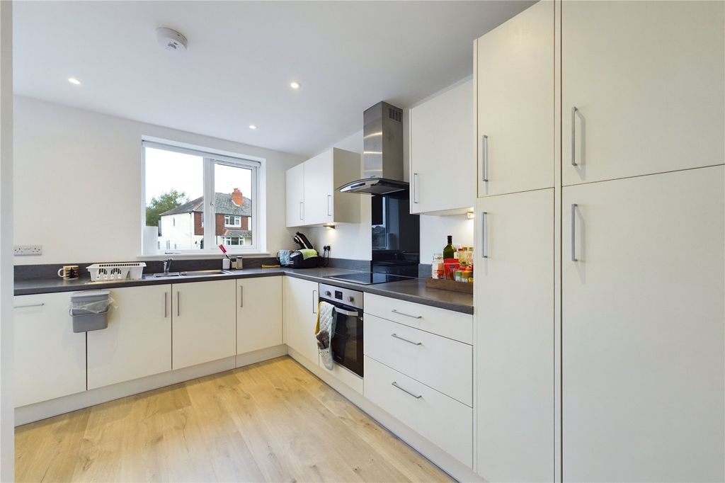 Additional image 3 of 3 bed town house to rentTurnpike Road, Newbury, Berkshire RG14