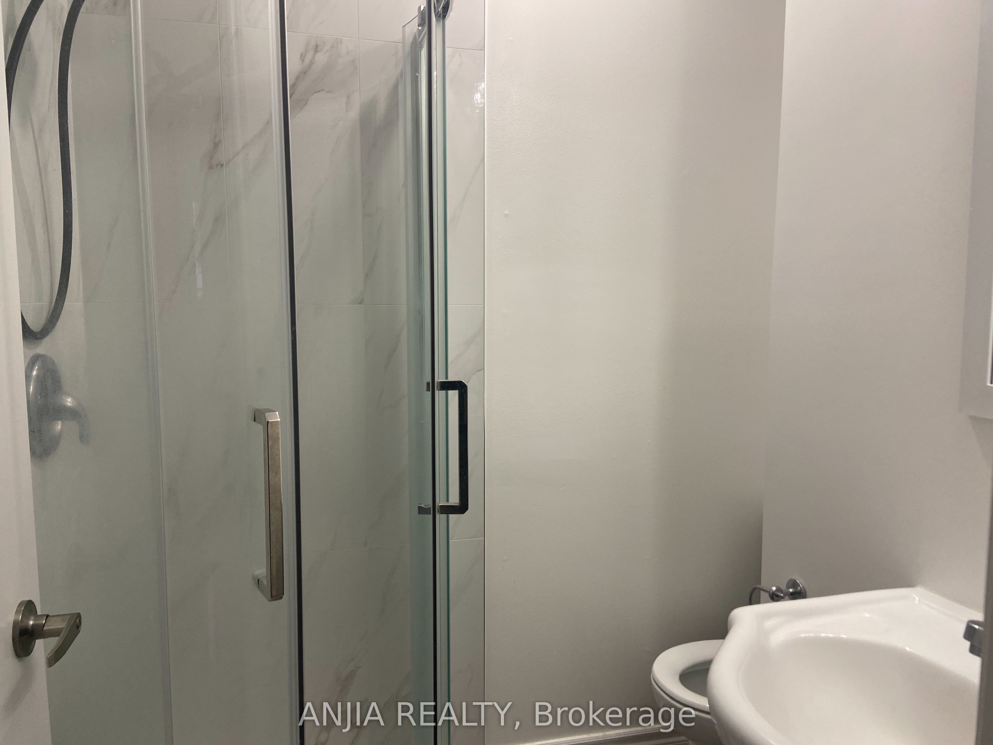 Additional image 5 of Main#2-58 Kitchener Road, Toronto, ON, M1E 2X5