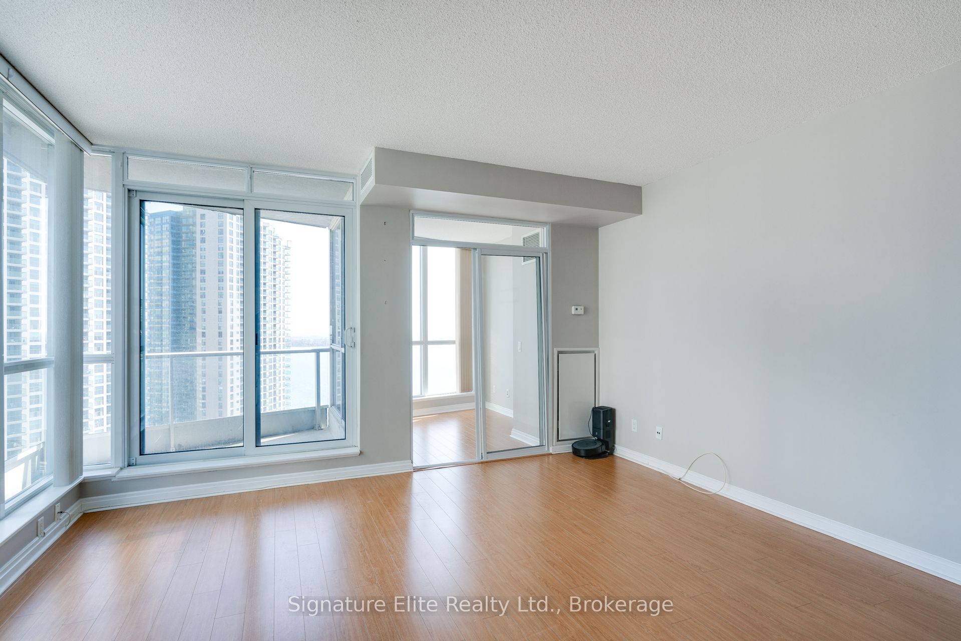 Additional image 3 of 2402-208 Queens Quay W, Toronto, ON, M5J 2Y5