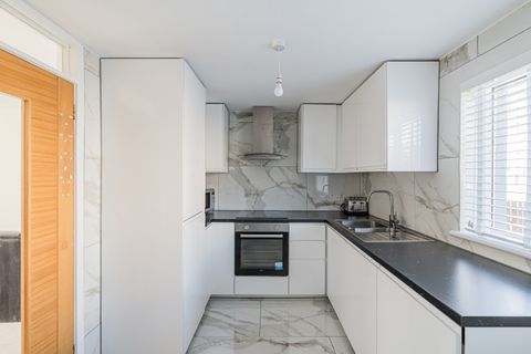 17/2 Calder Drive, Edinburgh EH11