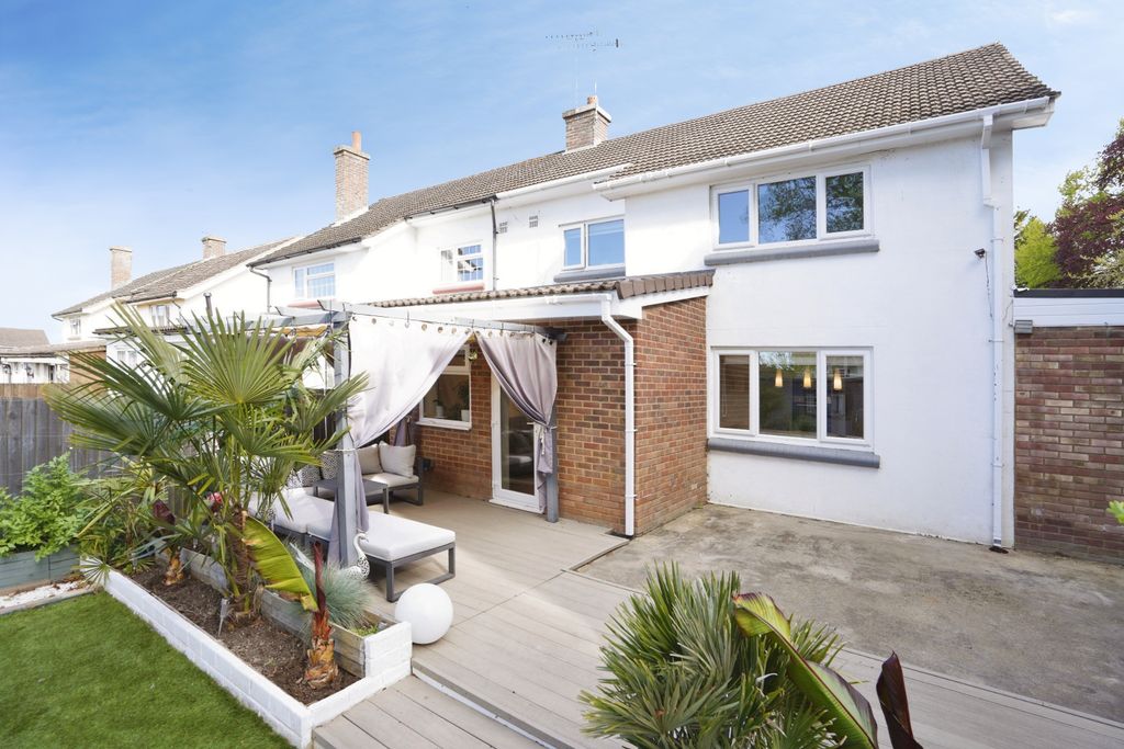 Additional image 22 of 4 bed semi-detached house for saleBeechwood Court, Dunstable LU6