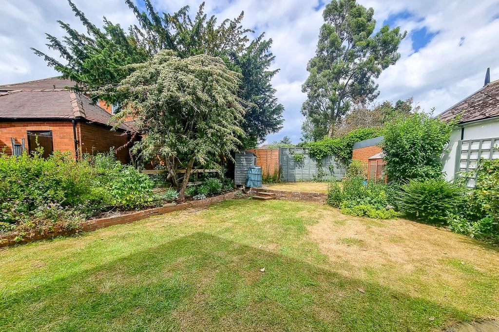 Additional image 4 of 4 bed semi-detached house to rentAlmsford Avenue, Harrogate HG2